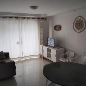 APARTAMENTOS NO CARTIER PRAIA DO FUTURO FORTALEZA CONFORTAVEL COM 2 QRTOS 1 suite
