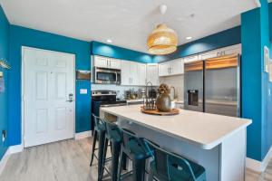 Fabulous Golf and Marina Community Condo