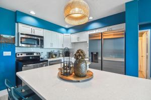 Fabulous Golf and Marina Community Condo