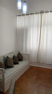 Quarto privativo em apartamento bem localizado