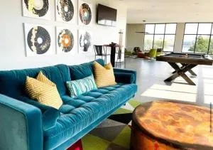 Luxury 2BR Skyline Views Near Downtown Louisville - Floyds Knobs