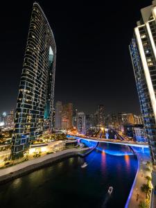 Brand New! Dubai Eye & JBR Beach Panorama!