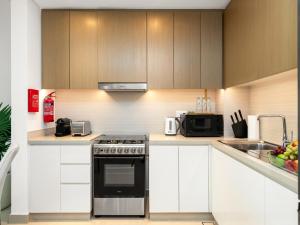 Brand New! Dubai Eye & JBR Beach Panorama!