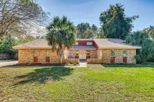 Poolside Oasis 7 Mi to Pensacola Beach Boardwalk! - Navarre