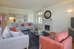 Luxurious Home in Cheltenham Private Parking