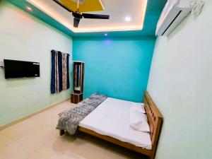 Utsav Lodge and Mangal Bhavan