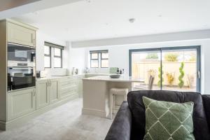 The Lodge Private Parking & Garden