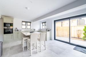 The Lodge Private Parking & Garden