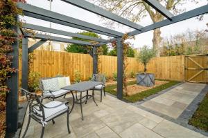 The Lodge Private Parking & Garden