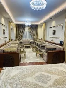 شقة مفروشه راقيه بمجلس عربي ش الهرم - El Ṭalbîya