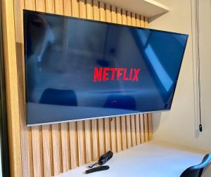 V106 - Luxo pertinho do Metrô, Academia e Ar Cond.