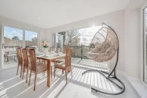 Luxury new build 5-Bed Bungalow-Long Stay Offer - Easthampstead