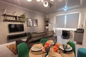 AP103 - Apartamento com AC no centro - Barracão