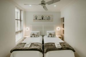 Bronze Paradise - On the beach