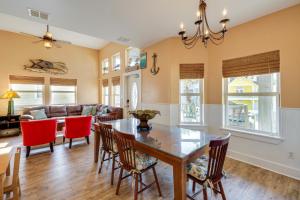 Port Aransas Home Private Pool Less Than 1 Mi to Beach!