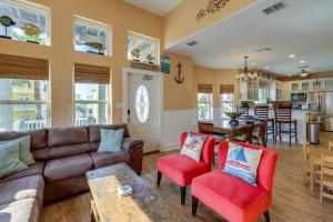 Port Aransas Home Private Pool Less Than 1 Mi to Beach!