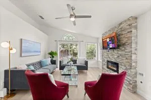 Recently Upgraded House with King Suite, quiet NBHD, Fast Wifi, and Yard - Lodi