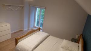 Maisons de vacances LePireau fr Gites Piscine chauffee : photos des chambres