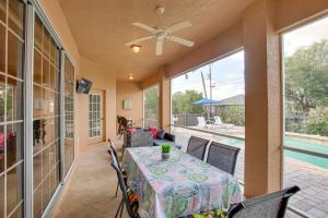 9 Mi to Downtown Fort Myers Home with Lanai and Grill