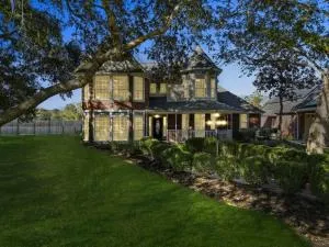 BEAUTIFUL VACATION HOME RENTAL WITH TROPICAl STYLE HEATED POOL & HOT TUB - 皮尔兰