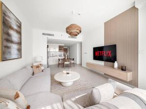 2BR Apt with Gym, Yoga Studio and Tennis Court