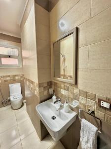 3 BDR Modern & Central Apartment - Nasr City