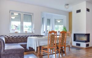 2 Bedroom Gorgeous Home In Niesulice