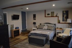 Lake St Claire Waterfront, 1 beds, 1 bath