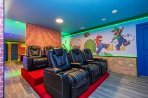 Spacious 10BR Villa Movie Theater and Themed Rooms - 16295