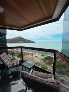 Apt Pé na Areia - Praia Martim de Sá - Espaço Gourmet na Varanda e Piscina