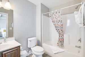 Walk to Shore Myrtle Beach Home with Pool Access!