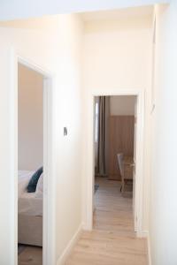 Modern City Living, 1km from the Heart of Town!