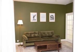 Modern City Living, 1km from the Heart of Town!