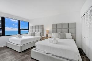 Beautiful Oceanside Retreat with Beach Service 1606