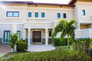 TURQUOISE Villa # 1104 - Roatan