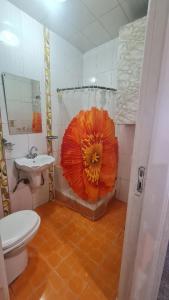 home close to airport- airport pick up available