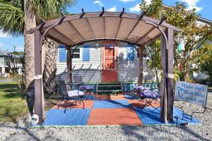 Suncatcher Cottage 1508-2nd Avenue A