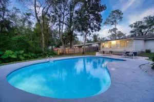 Luxe Poolside Escape in Julington Creek - Pine Bluff