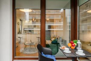 Premium Apartments with FREE Parking Near Muzeum Powstania