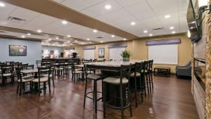 Best Western Plus Lacombe Inn and Suites