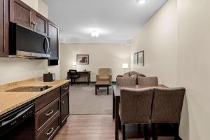 Best Western Plus Lacombe Inn and Suites