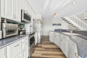 201 Pointes North Inn