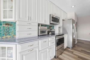 201 Pointes North Inn