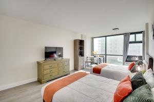 Oceanfront Daytona Beach Studio with Pool Access