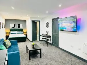 Rooms Near Me - Lucky Find! Apartment Studio SmartTv Parking M5 J3 - Quinton