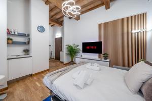 Martins Home - Historic Boutique Apartment with Free Parking, Fast Wi-Fi, AC, Perfect for Couples & Business in Modena Center
