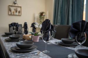 Cosy, Modern home in Kent, Sleeps 8, Free Parking, 17min train to central London