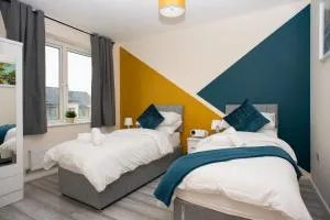 Cosy, Modern home in Kent, Sleeps 8, Free Parking, 17min train to central London - Longfield