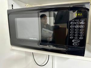 Islington Budget Rooms Bus Stop Outside Restaurants & Shops Easy Central London Access