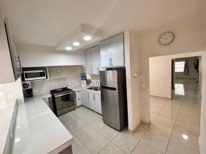 Amplia casa cerca malecón